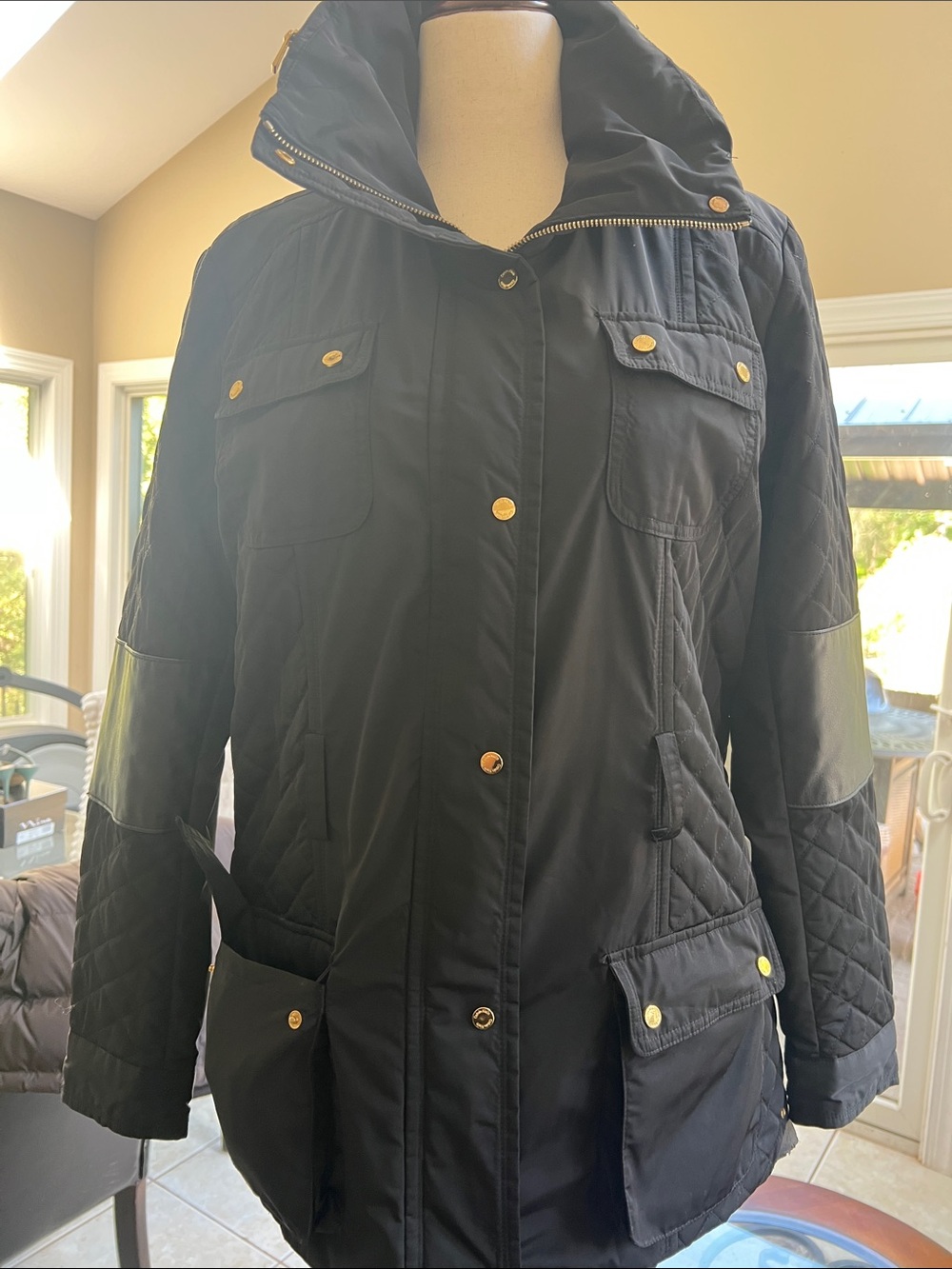 Calvin Klein Women’s Black Quilted Hooded Parka Jacket. Medium.